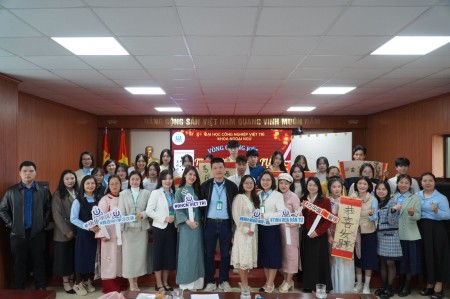      Khoa Ngoại ngữ tổ chức vòng Chung kết cuộc thi “Tinh hoa Hán tự”